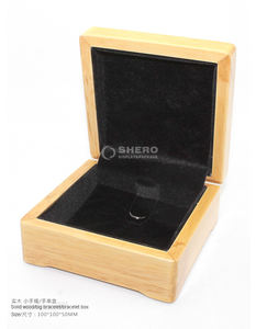 Caja de Anillos de Madera de Lujo en Color Negro, Caja de Joyería de Madera con Logotipo Personalizado, Elegante Caja de Joyería Hecha a Mano con Cuero Vegano - Product Image 5
