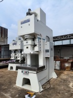 Machine de poinçonnage hydraulique à cadre en C 400T homologuée CE avec moteur PLC pour le traitement industriel de l'acier et du métal – Stabilité, efficacité et précision