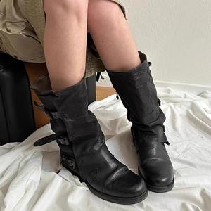 Fabricant Personnalisé Usine Vente En Gros <span class=keywords><strong>Femme</strong></span> Vintage Slouch Bottes <span class=keywords><strong>Western</strong></span> Style Mi-mollet Jambe Large <span class=keywords><strong>Noir</strong></span> PU Cuir Femmes Genou Salut - Product Image 3