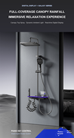Ensemble de douche mural moderne en aluminium brossé avec pommeau de douche rectangulaire à effet pluie, éclairage d'ambiance et triple commande avec jets de massage en céramique