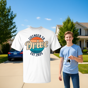 T-shirt « Licensed To Drive » Est 2025, manches courtes, col rond, unisexe, pour adolescents, cadeau de rentrée scolaire ou de remise de diplôme - Product Image 3