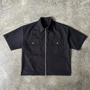 เสื้อเชิ้ตแขนสั้นคุณภาพสูงแบบ OEM สั่งทำได้ แฟชั่น มีกระเป๋า คอปกลำลอง ซิปหน้า เสื้อทำงานผู้ชาย - Product Image 4
