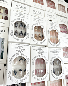 Unghie Finte Press-on di Alta Qualità, 24 Pezzi/Scatola, Stili Assortiti, Unghie Adesive per Donne - Product Image 1