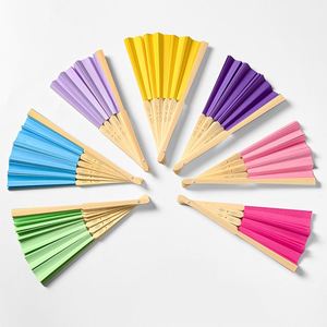 Éventails promotionnels de 21 cm de style vintage en bambou sculpté avec votre logo sur surface en tissu imprimé pour le Nouvel An chinois - Product Image 6