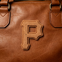 Étiquettes personnalisées en cuir microfibre double face avec logo 3D irrégulier pour sacs, vêtements, accessoires de couture, vente en gros OEM