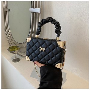 Vendita calda nuovo Designer di medie dimensioni borse in pelle PU per giovani donne carino stile Vintage con catene di decorazione per le ragazze - Product Image 2