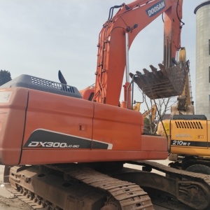 Excavadora DOOSAN DX300LC-9C Usada Más Vendida, Pocas Horas de Operación, Motor Original, Sistema Hidráulico, Lista para Uso Inmediato - Product Image 1