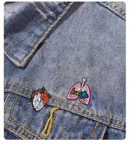 Distintivo Personalizzato Viscera Creative in Lega Placcata Oro con Stampa Digitale, Design Animale, Effetto Goccia d'Olio, Cavallo Cartone Animato, Personalizzabile - Product Image 5