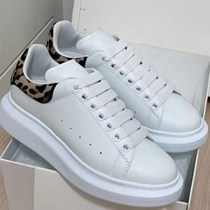 Chaussures de créateur pour hommes, chaussures de sport de luxe de haute qualité pour femmes, baskets mode à plateforme, chaussures décontractées basses pour la marche - Product Image 1