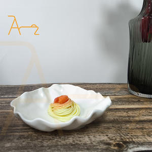 بيع بالجملة طبق بورسلين غير منتظم بنمط حجر إبداعي أبيض سيراميك غربي لمطعم الفندق - Product Image 4