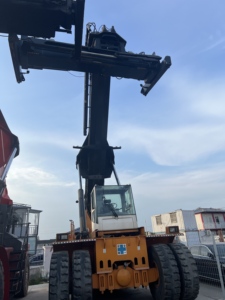 Apilador de Contenedores Usado de Marca China SRSC45C30, Máquina Elevadora de Contenedores de Puerto de 45 Toneladas con Motor Volvo - Product Image 5