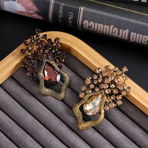 Broche <span class=keywords><strong>de</strong></span> fleur en cristal entièrement ornée <span class=keywords><strong>de</strong></span> strass pour homme, <span class=keywords><strong>boucle</strong></span> en alliage exquise pour mariages et fêtes, badge doré pour banquets - Product Image 1