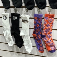 Chaussettes de basketball transfrontalières professionnelles montantes jusqu'à la cuisse, athlétiques, tricotées, respirantes, absorbant la transpiration, avec bordure estivale et motif dessiné à la main