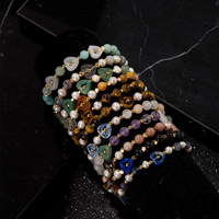 Magnifique Bracelet Perlé Multicolore en Pierres Précieuses Naturelles avec Breloques Cœur et Entretoises Métalliques Plaqué Or – Idéal pour Cadeaux