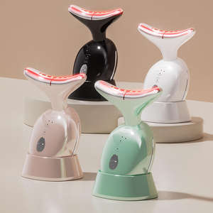 เครื่องนวดหน้า 3 มิติ พร้อมลูกกลิ้งนวดหน้า 6 in 1 เครื่องนวดหน้าและผิวกาย สีดำเงิน อุปกรณ์ดูแลผิวแบบกำหนดเอง - Product Image 2