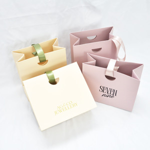 Imágenes Reales NUEVA LLEGADA Bolsas de Papel de Lujo con Impresión de Logotipo Personalizado, Bolsas de Papel para Joyería y Regalos - Product Image 6