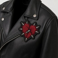 Patch brodé Cœur Punk personnalisé 3D thermocollant avec bordure Merrow pour badge d'équipement de camping, faible MOQ