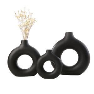 Vases en céramique style nordique minimaliste Ins Donuts pour salon, décoration d'hôtel, pots de fleurs, vase en céramique pour la décoration intérieure - Product Image 3