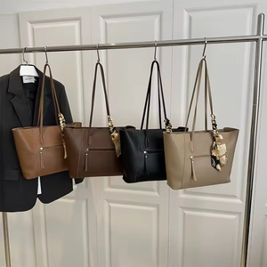 <span class=keywords><strong>Sac</strong></span> fourre-tout grande capacité tendance 2026, couleur unie, <span class=keywords><strong>sac</strong></span> à bandoulière simple, <span class=keywords><strong>sac</strong></span> pour femme mode <span class=keywords><strong>printemps</strong></span>-été - Product Image 1