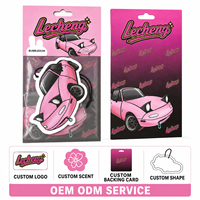 Désodorisant de voiture en forme de voiture de sport rose découpée sur mesure, imprimée, de haute qualité, à suspendre au rétroviseur, avec emballage cadeau