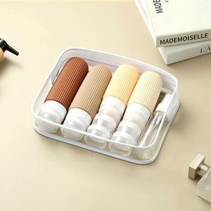 Kit de Voyage Anti-Fuite Approuvé pour Avion avec Bouteilles Personnalisables, Ensemble de 16 Flacons de Voyage en Silicone Rechargeables pour Articles de Toilette - Product Image 1