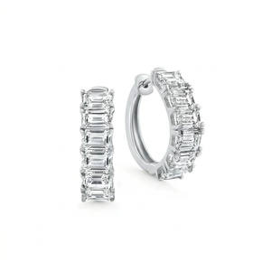 Boucles d'oreilles Huggies à motif diamant festonné - Or 9k, 14k, 18k - Product Image 5