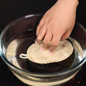 Éponge Loofah ovale 8x13 cm, outil de nettoyage naturel pour la vaisselle, le récurage des casseroles et le nettoyage de la cuisine - Product Image 3