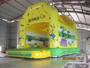 Château gonflable sur le thème des animaux pour location commerciale de fêtes d'enfants en plein air - Product Image 1
