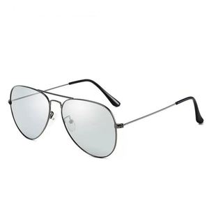 Gafas de Sol de Piloto Metálicas Vintage de Moda con Logotipo Personalizado al por Mayor, Gafas de Sol Polarizadas Fotocromáticas con Marco de Aleación UV400 para Hombre y Mujer - Product Image 4