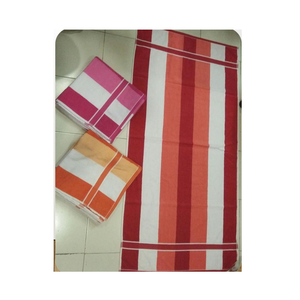 Serviettes en éponge rayées fabriquées avec du coton 100% et du fil recyclé offrant une texture douce, une forte absorption et un confort quotidien - Product Image 3