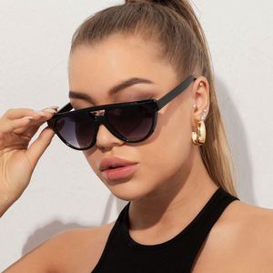 Gafas de Sol de Piloto Triangulares Retro 2022 con Logotipo Personalizado, Gafas de Sol de Ojo de Gato con Doble Puente para Mujer - Product Image 1
