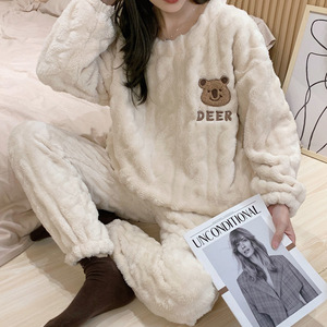 Novos Pijamas Confortáveis para Mulheres com Bordado de Ursinho, Roupas de Casa em Veludo Coral Espesso - Product Image 5