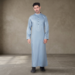 Qamis saoudien bleu ciel de qualité supérieure pour hommes, à manches longues, avec col montant et poche poitrine, pour les acheteurs du Moyen-Orient - Product Image 3