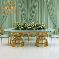 Mesa Ovalada Elegante y Moderna de Lujo para Comedor de Hotel, Banquetes de Boda, con Patas Doradas, Tapa de Cristal Espejo y Estructura de Acero Inoxidable