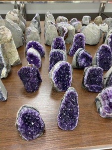 Оптовая продажа высококачественных изделий народного творчества: натуральные темно-фиолетовые целебные кристаллы аметиста, фигурка-геод для украшения дома - Product Image 5