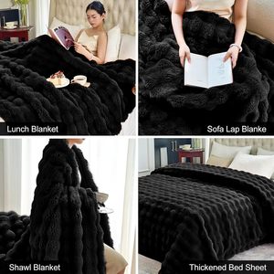 Couverture Polaire Luxe Personnalisée en <span class=keywords><strong>Fausse</strong></span> <span class=keywords><strong>Fourrure</strong></span> pour Décoration Intérieure – Tailles Twin, Queen, King – Couverture d'Hiver Noire – Vente en Gros à Prix Abordable - Product Image 3