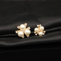 Nouveau design, base en alliage, fleur à trois pétales en perles, composant d'accessoire vestimentaire fait main DIY, strass