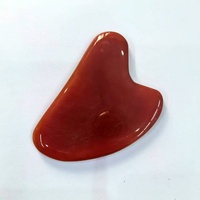 OEM ODM Vente en gros d'usine Agate rouge Gua Sha Plaque de grattage pour le visage Plaque de grattage en jade Stylo à points d'acupuncture Triangle à griffes