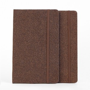 Carnet de notes en liège et marc de café, écologique, durable, naturel, de qualité supérieure, avec bande élastique pour journalisation, planification et prise de notes - Product Image 1