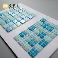 Tuiles de mosaïque en verre colorées de qualité supérieure, à points, pour la conception de piscines et de spas de complexes hôteliers