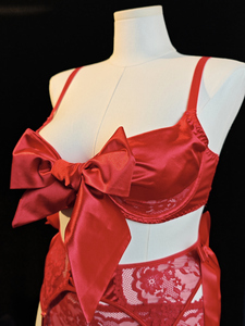 Ensemble de Lingerie Sexy <span class=keywords><strong>Grande</strong></span> <span class=keywords><strong>Taille</strong></span> pour <span class=keywords><strong>Femme</strong></span> 3 Pièces : Soutien-Gorge en Dentelle, <span class=keywords><strong>Porte</strong></span>-Jarretelles <span class=keywords><strong>Taille</strong></span> Haute, Culotte avec Nœud Surdimensionné et Bretelles Réglables – Tenue de Nuit - Product Image 3