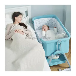 经典风格便携式双卧铺床边婴儿摇篮婴儿床摇摆摇篮，带储物篮和轮子