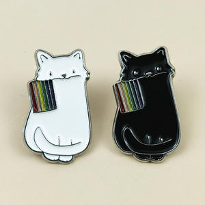 Lindo Broche de Aleación con <span class=keywords><strong>Gato</strong></span> Blanco y Negro y Colgante de Bandera Arcoíris, Accesorio Personalizado, Insignia Decorativa de Dibujos Animados - Product Image 1