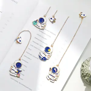 Factory Wholesale Moon Walk Astronaut Metal Chain Bookmark Mark of Page Decorative Stationery