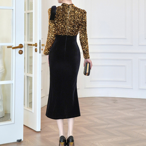 ZYHT 51523 Elegante Abito Aderente Midi in Velluto <span class=keywords><strong>Nero</strong></span> e Oro <span class=keywords><strong>con</strong></span> Paillettes, Collo Alto, Maniche Lunghe e <span class=keywords><strong>Spacco</strong></span> <span class=keywords><strong>Laterale</strong></span> Alto - Product Image 2