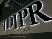 Letreros de letras LED de negocios al aire libre personalizados letrero publicitario iluminado brillante para la marca de la empresa que muestra la potencia del transformador