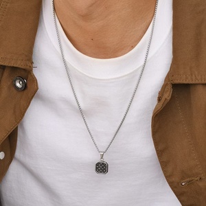 Collar de Joyería Popular, Chapado en Oro, Acero Inoxidable, Colgante Cuadrado con Conchas Coloridas para Hombre - Product Image 3
