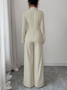 Elegante Completo da <span class=keywords><strong>Donna</strong></span> con <span class=keywords><strong>Blazer</strong></span> Monopetto a Collo a V in Tessuto con Bottoni Decorativi in Tinta Unita - Product Image 2