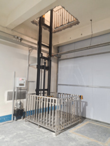 Nouvel ascenseur de chargement hydraulique extérieur à 2 étages, 3 étages et 4 étages pour les entrepôts Ascenseur de chargement de construction - Product Image 5