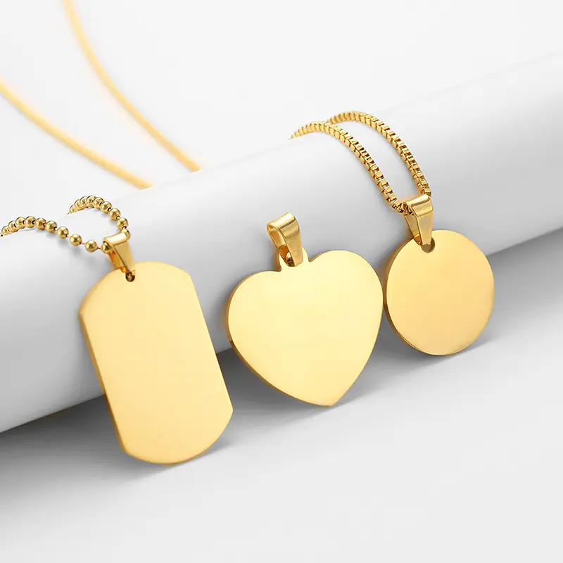 Kişiselleştirilmiş paslanmaz çelik yuvarlak Charm 18K altın takı kazınmış özel Logo dikdörtgen kalp kolye etiketleri kolye